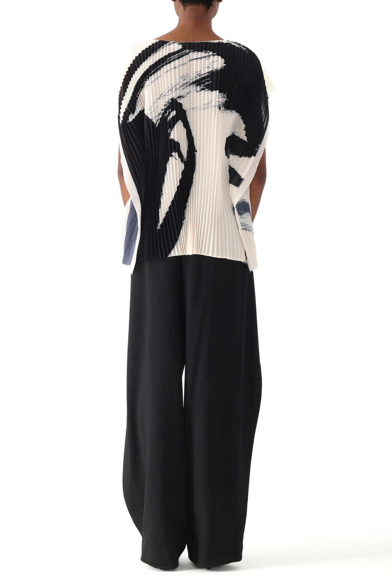 BOATNECK PLEATED SQUARE TOP WITH ARTWORK BY TONG YANG TZE view 4