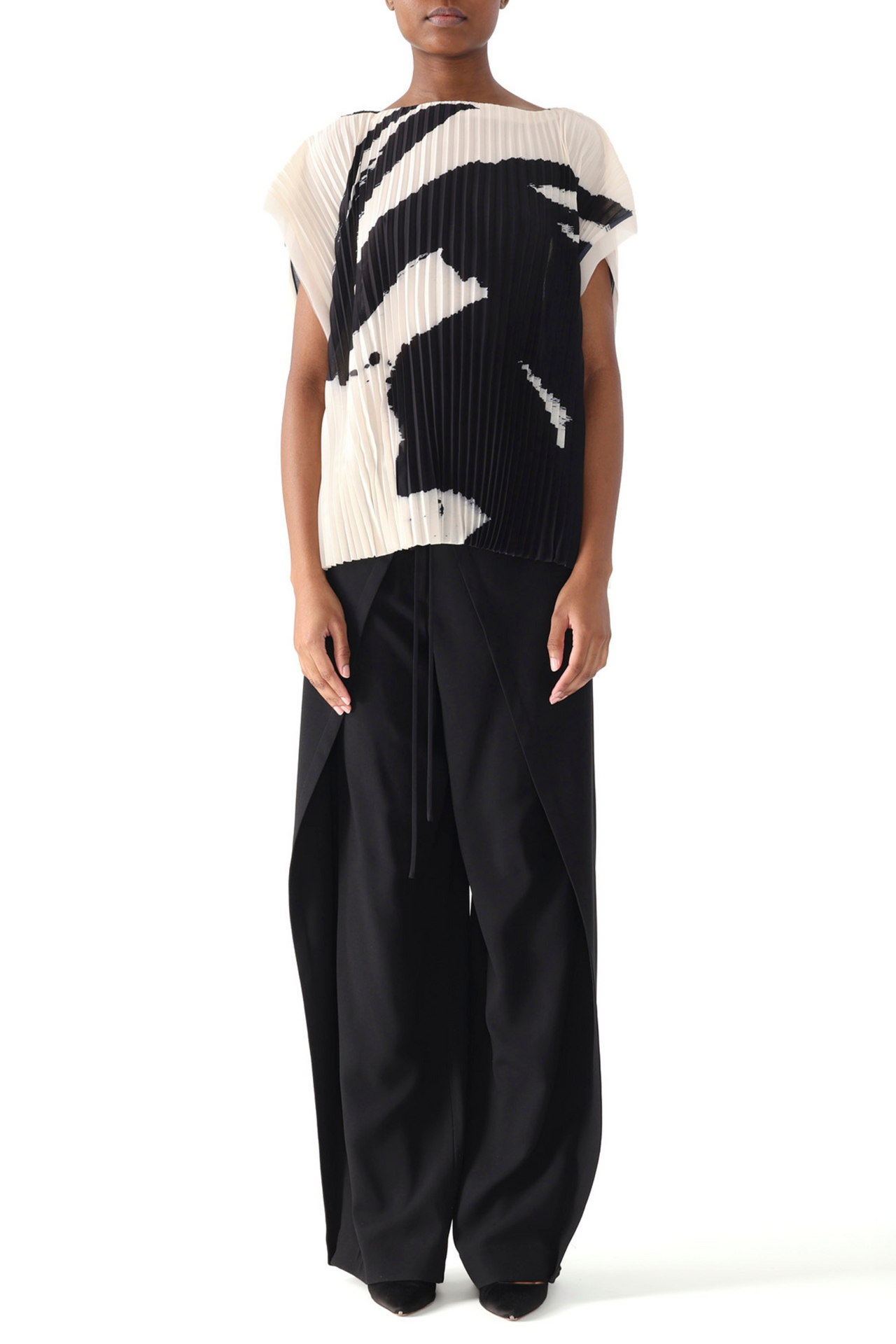 BOATNECK PLEATED SQUARE TOP WITH ARTWORK BY TONG YANG TZE view 2