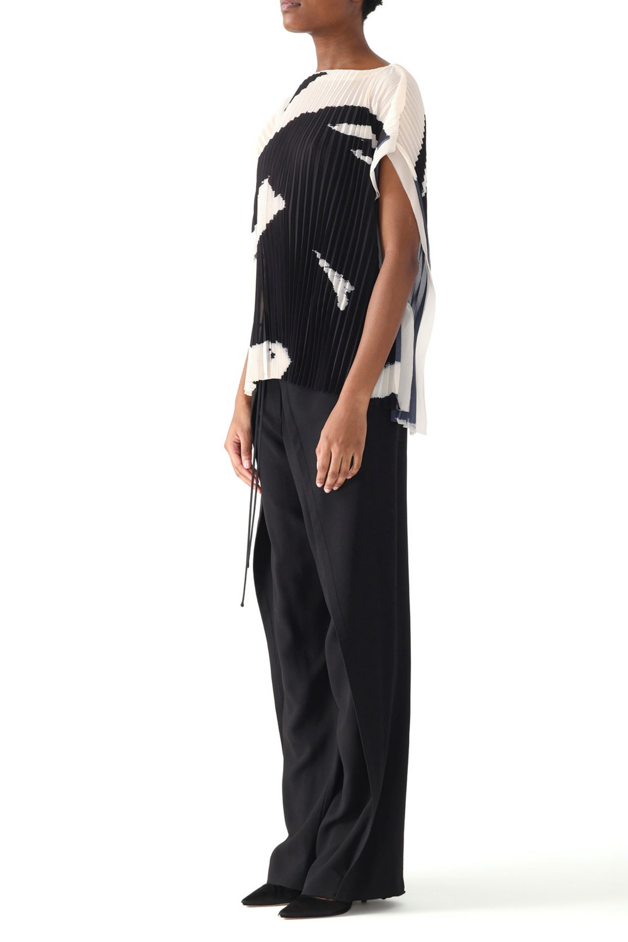 BOATNECK PLEATED SQUARE TOP WITH ARTWORK BY TONG YANG TZE view 3