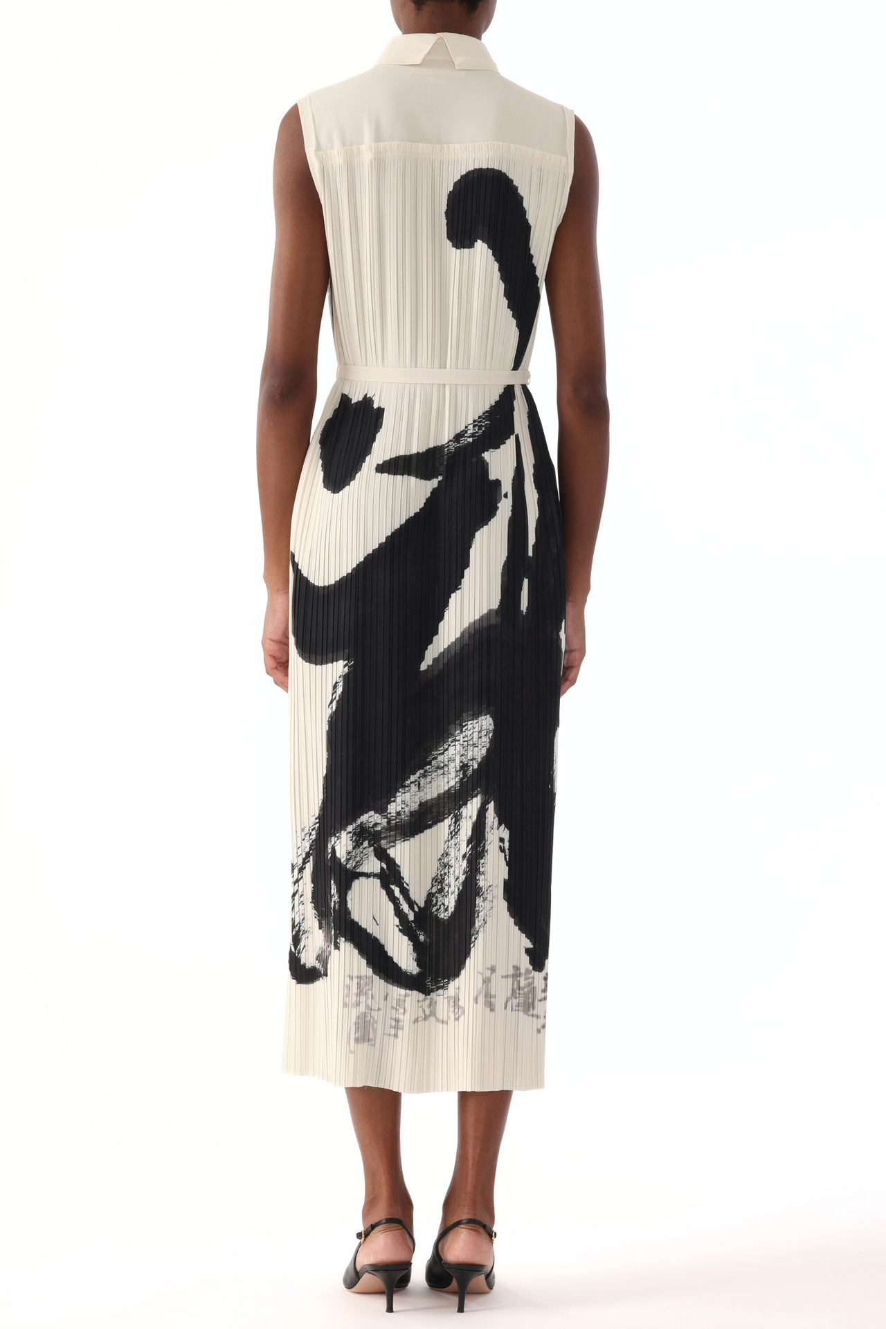 PLEATED SLEEVELESS SHIRTDRESS WITH ARTWORK BY TONG YANG TZE view 4