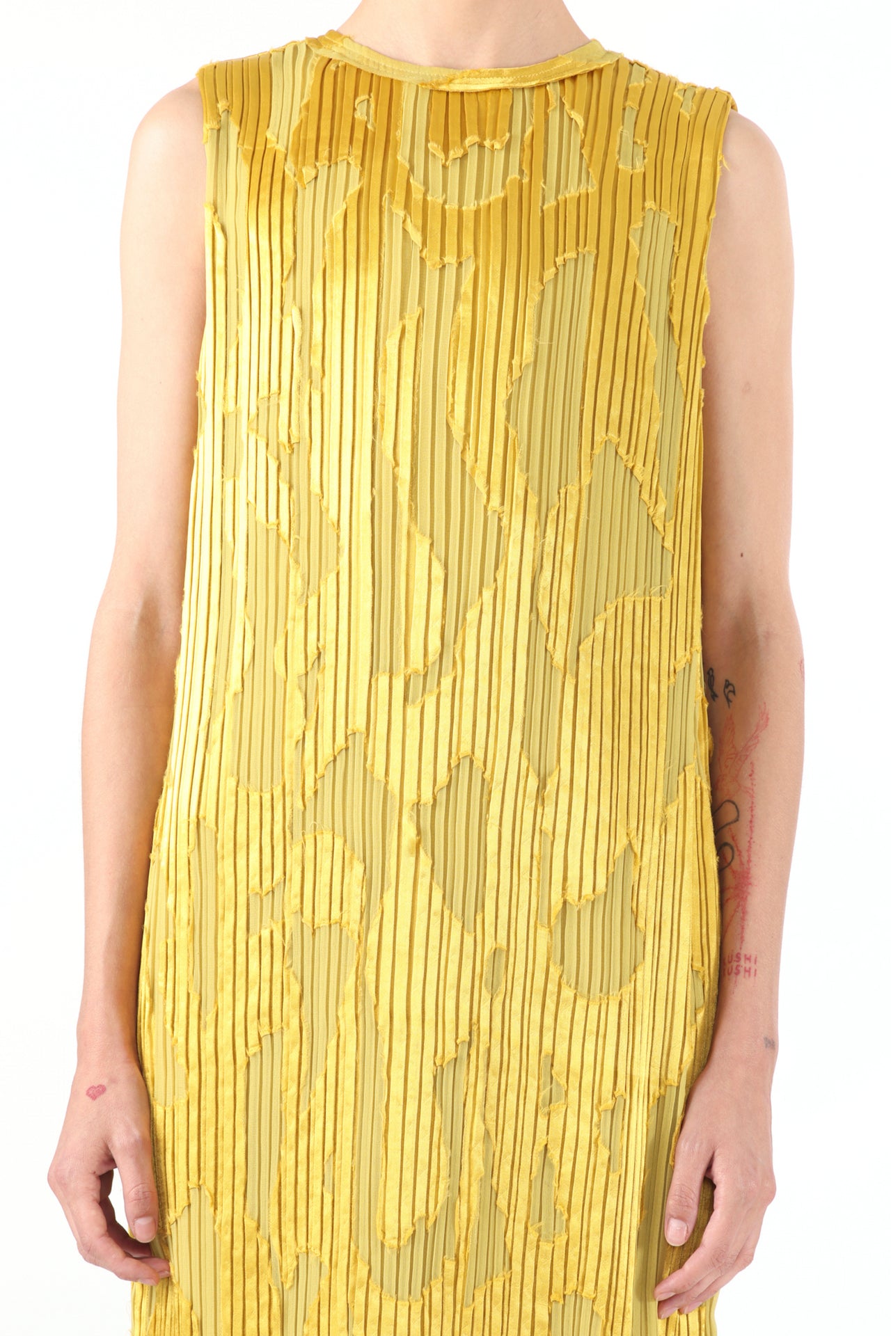 Abstract Fil Coupe Pleated Midi Shift Dress. view 4